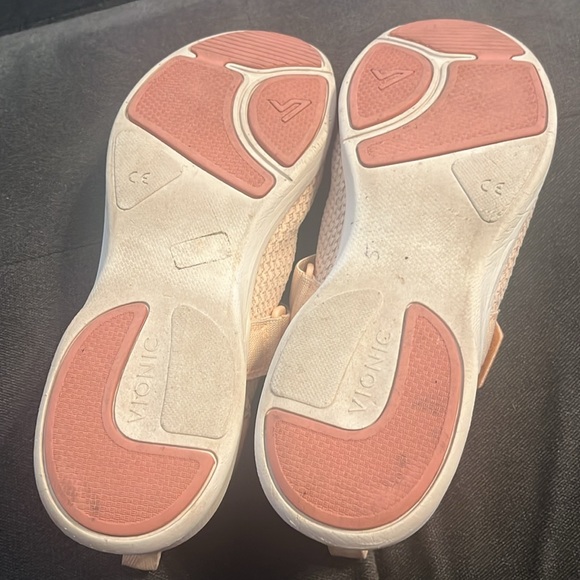 Vionic peach/light pink shoes - Picture 2 of 4